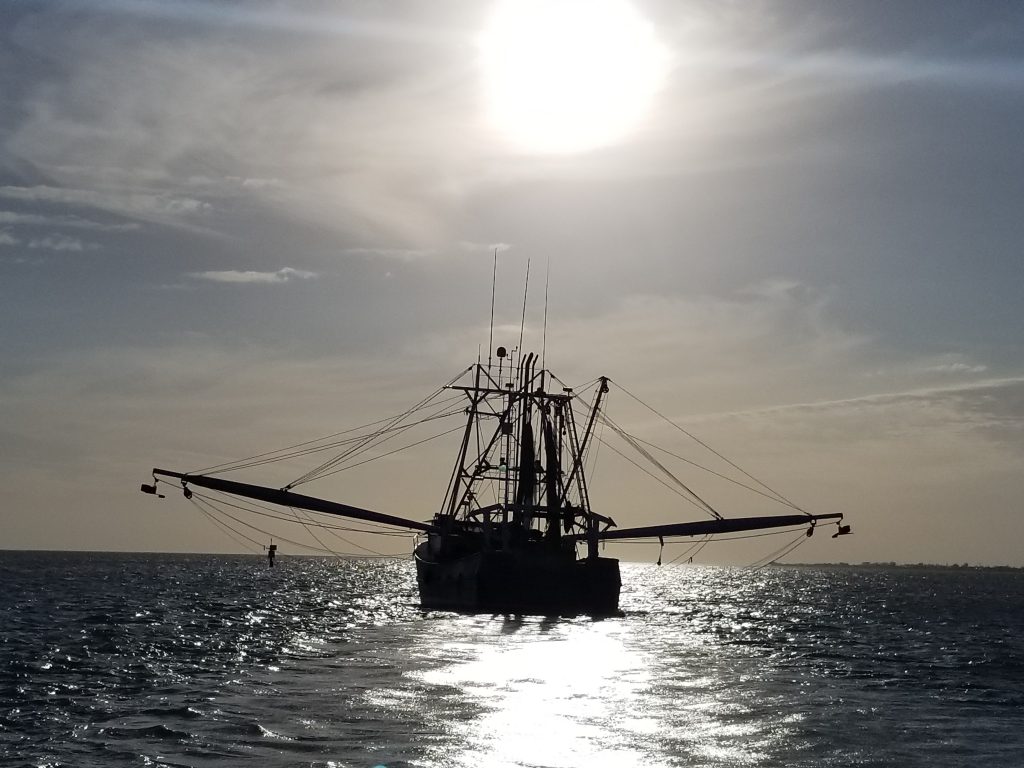 Blick vom Fishing Pier in Cape Coral auf ein Fischerboot