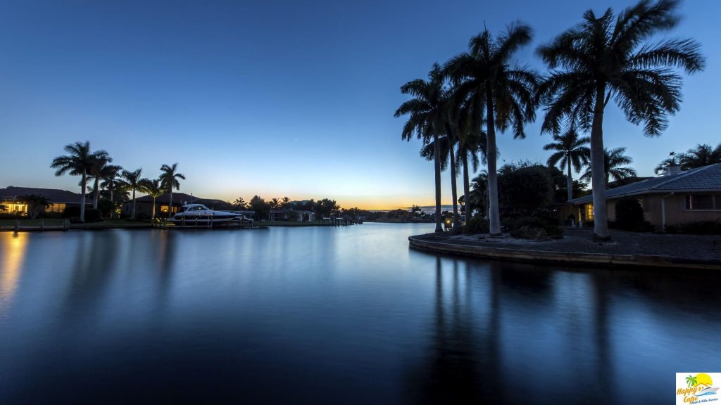 Blick auf Kanal in Cape Coral Florida