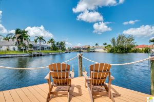 Aufblick vom Dock eines Ferienhauses in Cape Coral